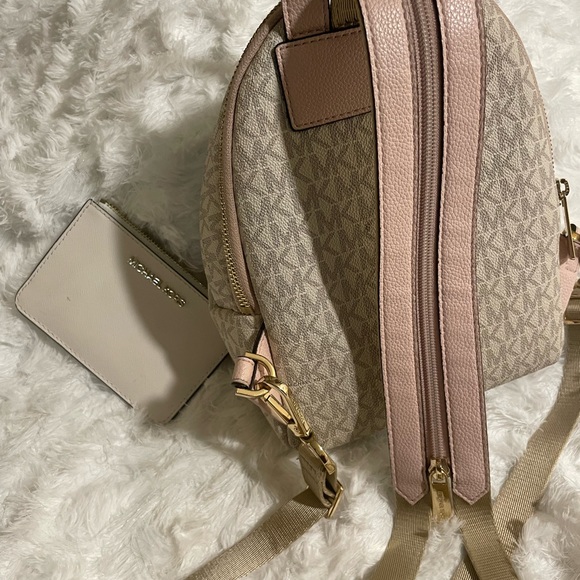 Michael Kors Erin Mini Backpack Signature & matching wallet! - Picture 3 of 5